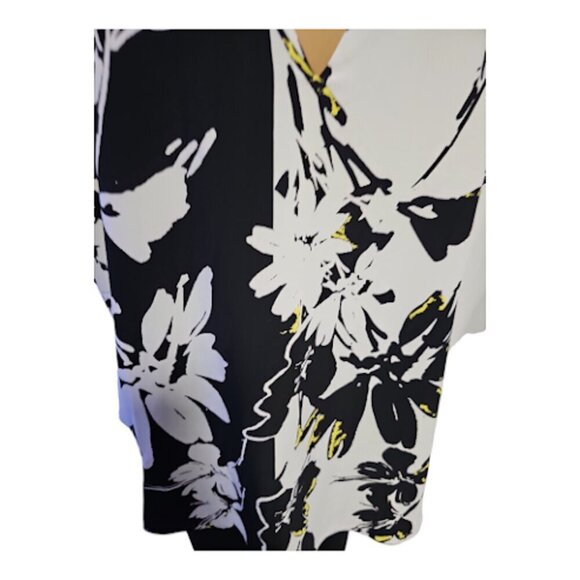 Nygard floral blouse with v neck - Picture 9 of 9